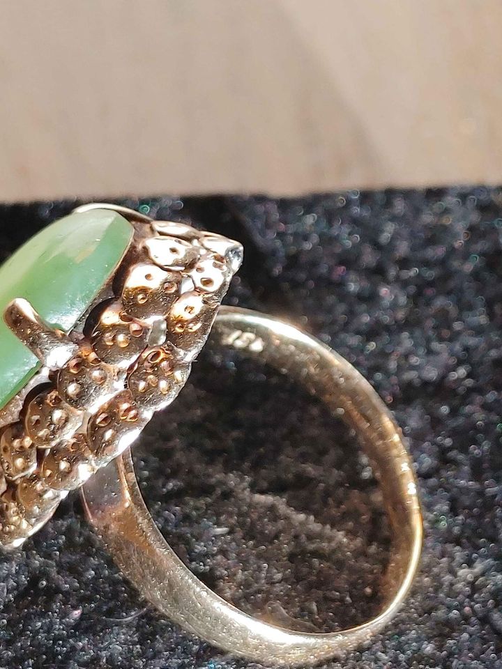 18K GOLD NEPHRITE JADE RING, size 7.14, Stamped, COA Included