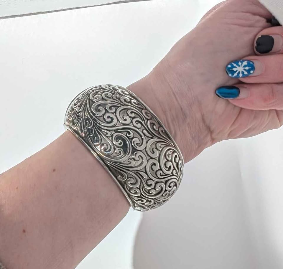 VTG Silver Tone Thick Hinge Bracelet with Textured Design