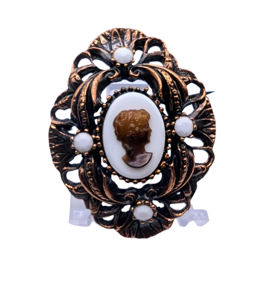 VTG Rootbeer Coloured Right Facing Cameo Brooch (1960s)