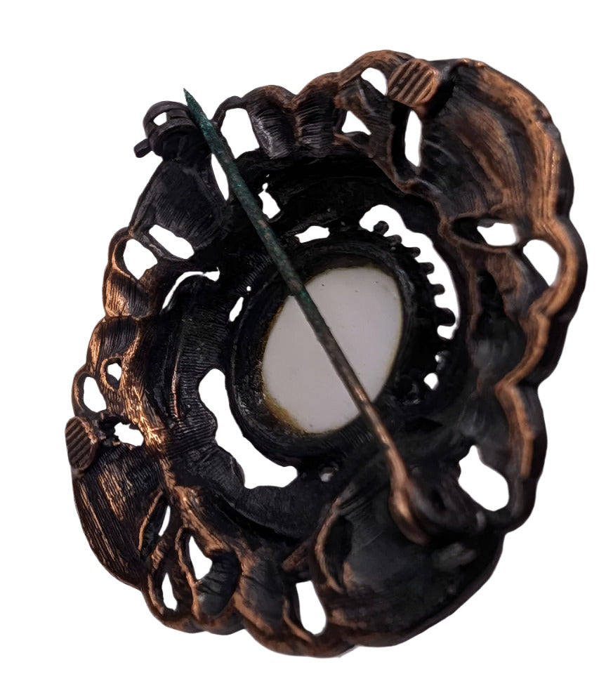VTG Rootbeer Coloured Right Facing Cameo Brooch (1960s)